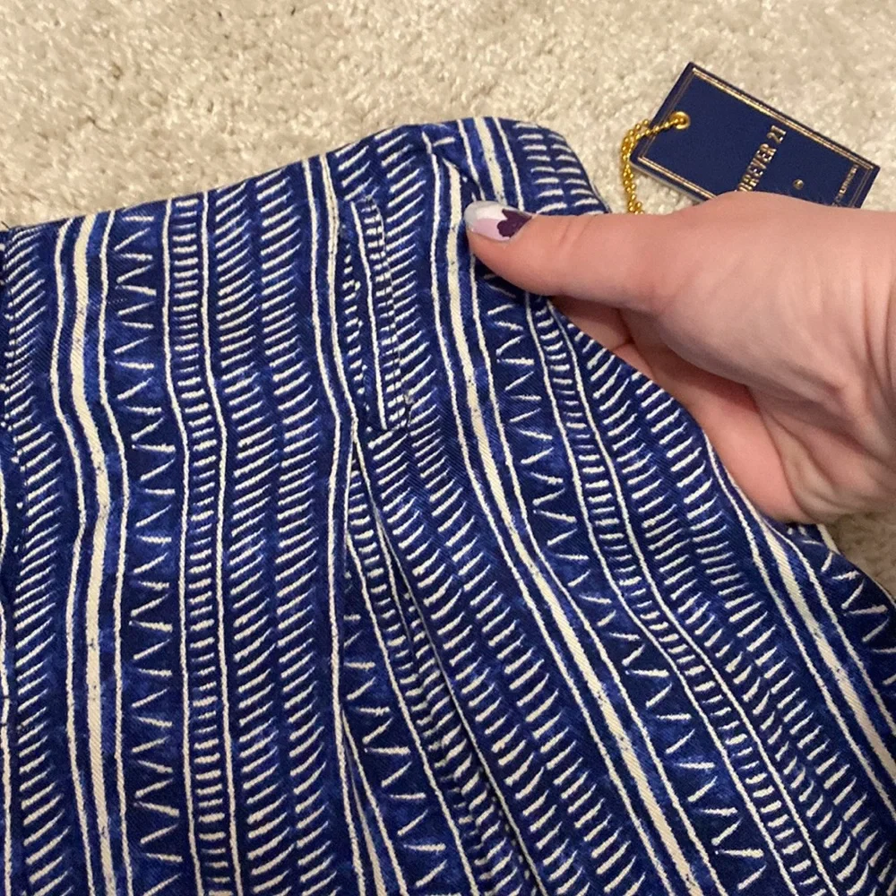 🎉HOST PICK!🎉NWT Forever 21 Blue and White Button Up Shorts - Picture 4 of 8